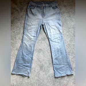 Size 14 High waisted WOW Flare Old Navy jeans worn once.
